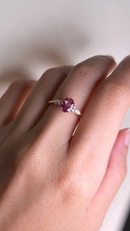 Alexandrite Oval Solitaire Diamond Ring (Solid gold) | Lady Estere Jewellery | Worldwide 14K 18K Solid Gold Lab-Grown Moissanite White