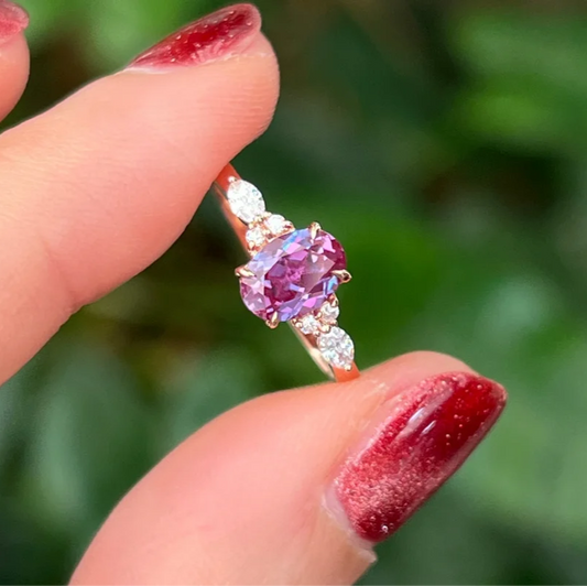 Alexandrite Oval Solitaire Diamond Ring (Solid gold) | Lady Estere Jewellery | Worldwide 14K 18K Solid Gold Lab-Grown Moissanite White