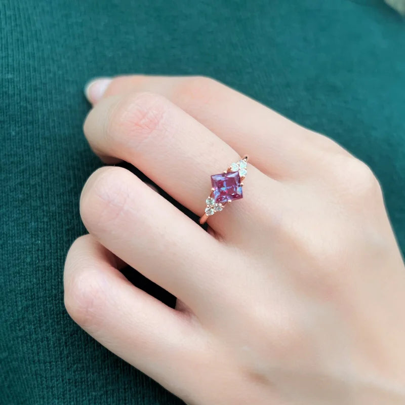 Alexandrite Princess Cut Diamond Ring (Solid gold) | Lady Estere Jewellery | Worldwide 14K 18K Solid Gold Lab-Grown Moissanite White Yellow