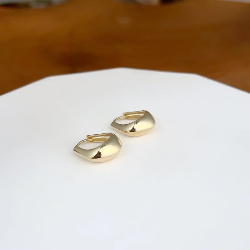 Arc | Modern Hoop Earrings (Solid Gold) | Lady Estere Jewellery | Worldwide Shipping 14K 18K Solid Gold Lab-Grown Diamond Moissanite White