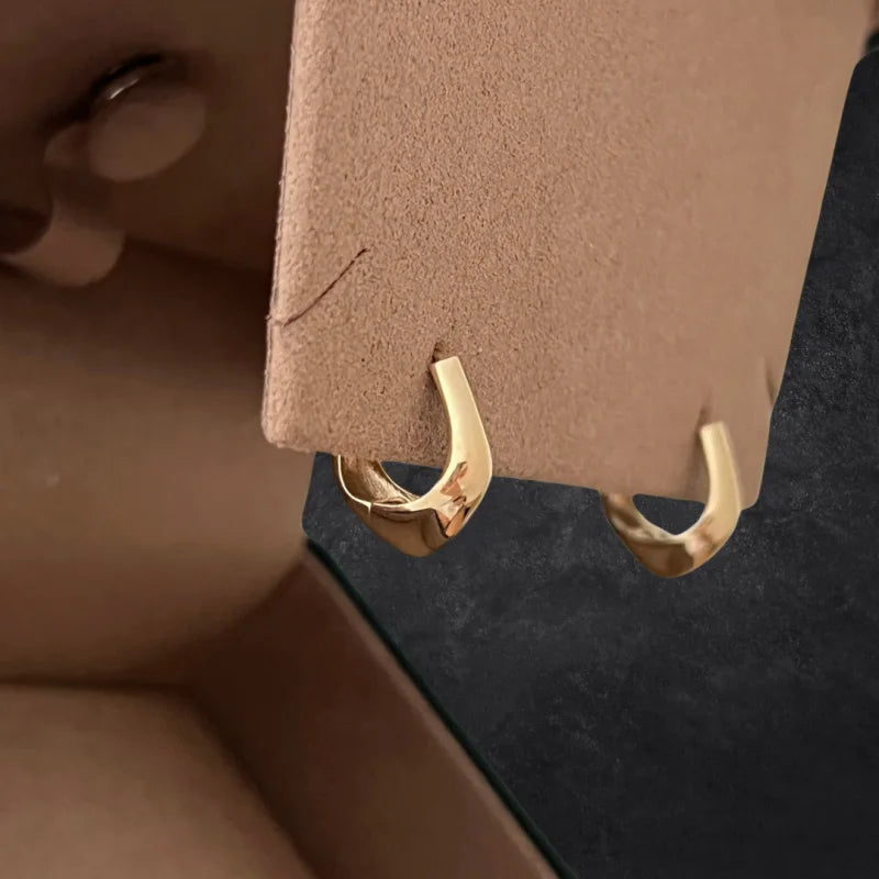 Arc | Modern Hoop Earrings (Solid Gold) | Lady Estere Jewellery | Worldwide Shipping 14K 18K Solid Gold Lab-Grown Diamond Moissanite White