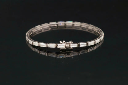 Baguette Cut | 7ct Tennis Bracelet (Solid gold) | Lady Estere Jewellery | Worldwide 14K 18K Solid Gold Lab-Grown Diamond Moissanite White