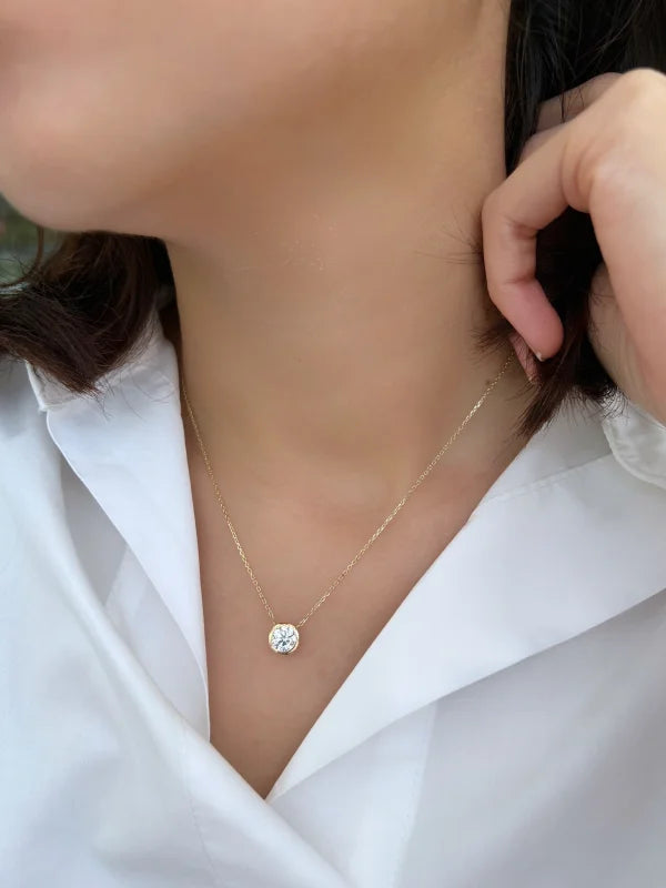Bjorn | Knife Edge Bezel Round Cut 1ct Necklace (Solid gold) | Lady Estere Jewellery 14K 18K Solid Gold Lab Grown Diamond Moissanite White