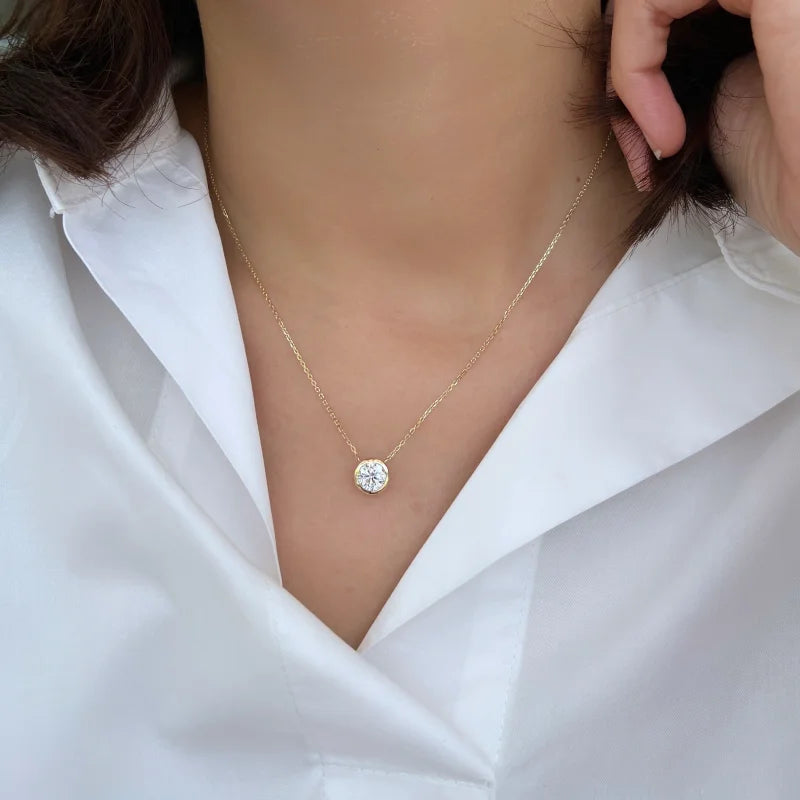 Bjorn | Knife Edge Bezel Round Cut 1ct Necklace (Solid gold) | Lady Estere Jewellery 14K 18K Solid Gold Lab Grown Diamond Moissanite White