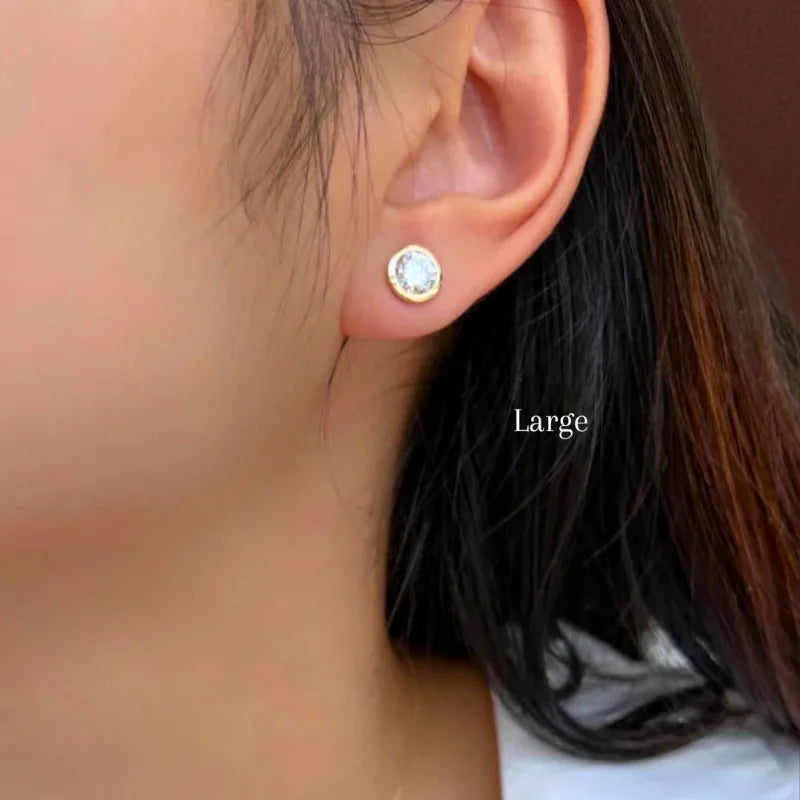 Bjorn | Knife Edge Bezel Round Cut Earring Studs (Solid gold) | Lady Estere Jewellery 14K 18K Solid Gold Lab-Grown Diamond Moissanite White