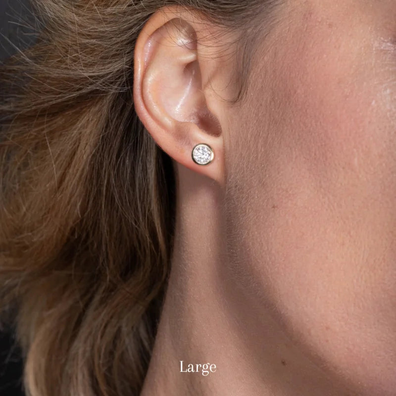 Bjorn | Knife Edge Bezel Round Cut Earring Studs (Solid gold) | Lady Estere Jewellery 14K 18K Solid Gold Lab-Grown Diamond Moissanite White