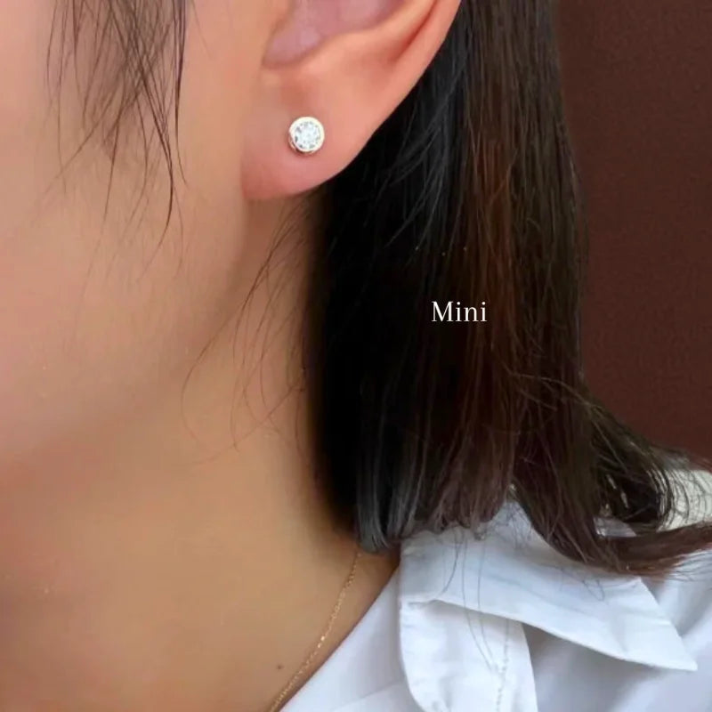 Bjorn | Knife Edge Bezel Round Cut Earring Studs (Solid gold) | Lady Estere Jewellery 14K 18K Solid Gold Lab-Grown Diamond Moissanite White