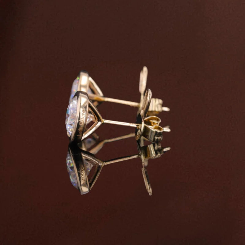 Bjorn | Knife Edge Bezel Round Cut Earring Studs (Solid gold) | Lady Estere Jewellery 14K 18K Solid Gold Lab-Grown Diamond Moissanite White