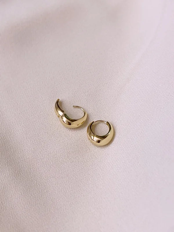 Boho | Sleek Tapered Hoops (Solid Gold) | Lady Estere Jewellery | Worldwide Shipping 14K 18K Solid Gold Lab-Grown Diamond Moissanite White
