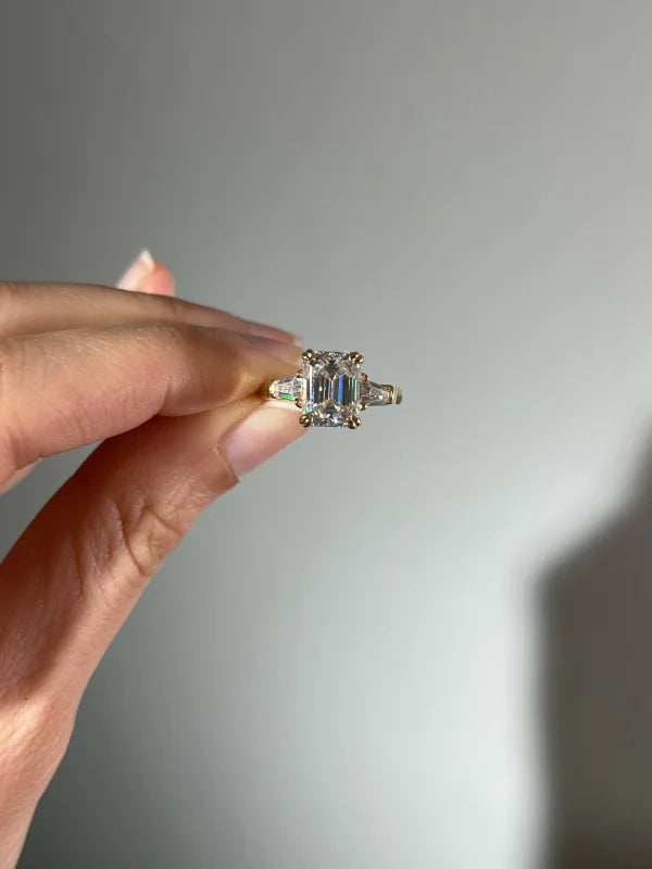 Emerald Cut | Classic HW Engagement Ring (Solid Gold) | Lady Estere Jewellery | Worldwide 14K 18K Solid Gold Lab-Grown Diamond Moissanite