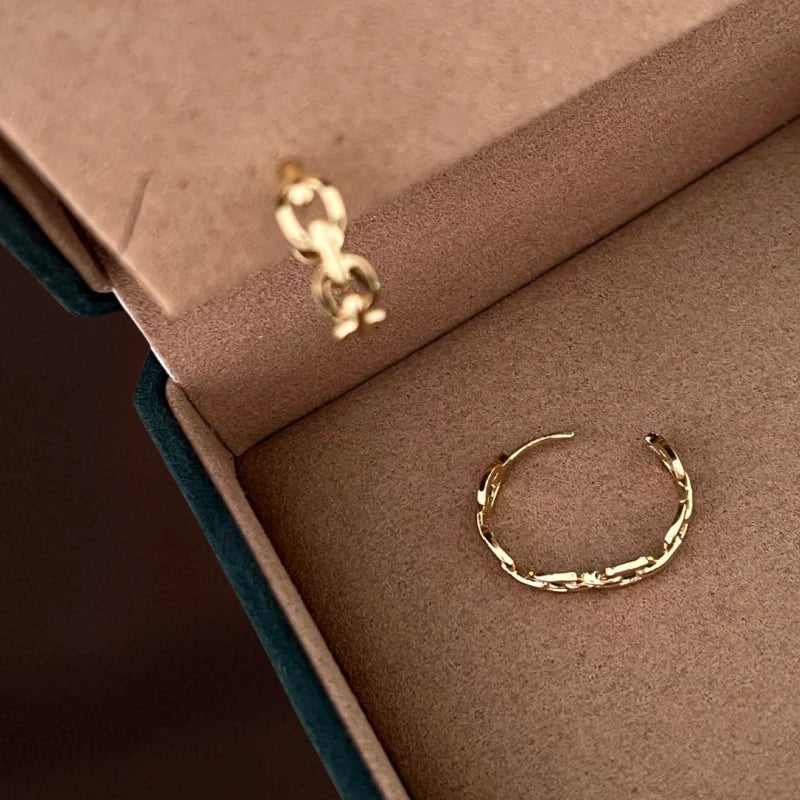 Gucci | Buckle Link Hoop Earrings (Solid Gold) | Lady Estere Jewellery | Worldwide 14K 18K Solid Gold Lab-Grown Diamond Moissanite White