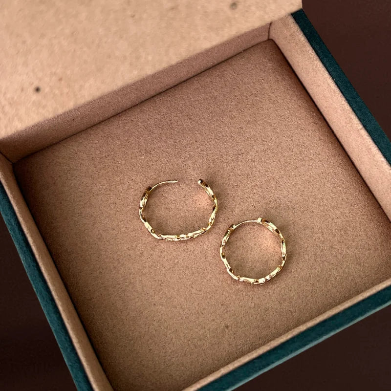 Gucci | Buckle Link Hoop Earrings (Solid Gold) | Lady Estere Jewellery | Worldwide 14K 18K Solid Gold Lab-Grown Diamond Moissanite White