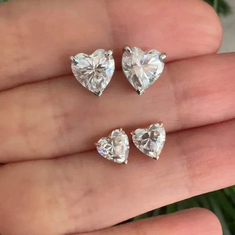 Heart | Moissanite Earring Studs (Solid gold) | Lady Estere Jewellery | Worldwide Shipping 14K 18K Solid Gold Lab-Grown Diamond White