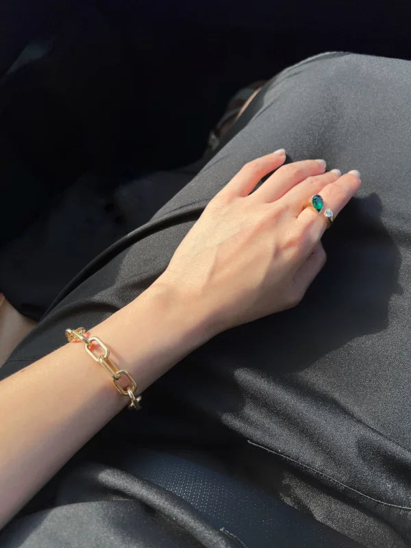 ICON | Emerald Toi Et Moi Bezel Statement RIng (Solid gold) | Lady Estere Jewellery 14K 18K Solid Gold Lab-Grown Diamond Moissanite White