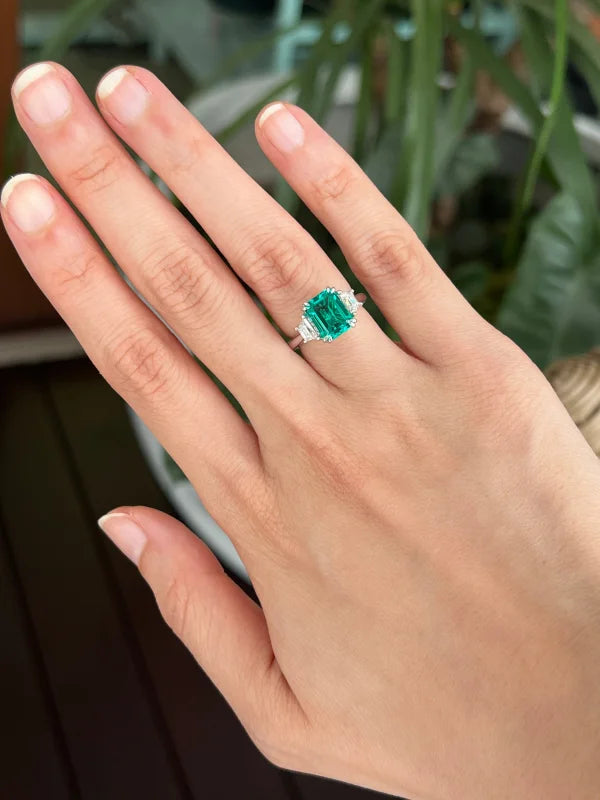 Lab Grown Emerald Trilogy Step Cut Ring (Solid gold) | Lady Estere Jewellery | Worldwide 14K 18K Solid Gold Diamond Moissanite White Yellow