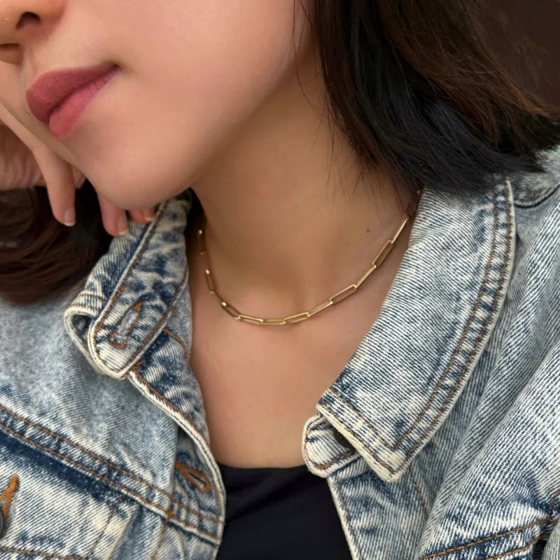 Lungo | Sleek Chain Collar Necklace (Solid gold) | Lady Estere Jewellery | Worldwide 14K 18K Solid Gold Lab-Grown Diamond Moissanite White