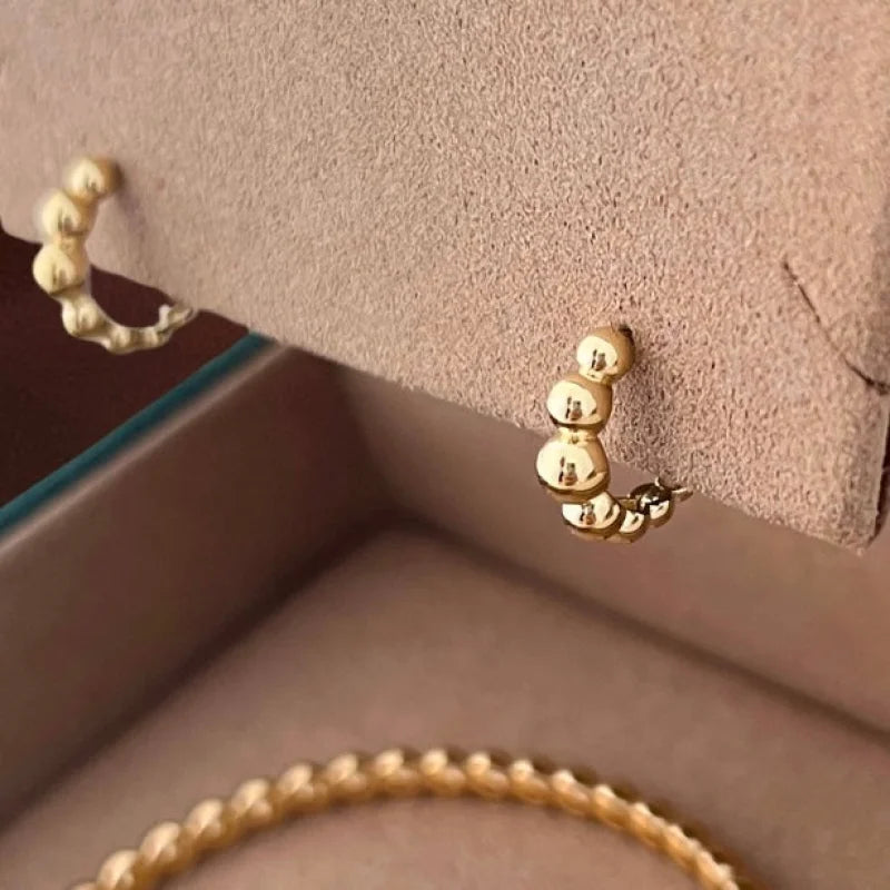 Pebble | Graduating Hoop Earrings (Solid Gold) | Lady Estere Jewellery | Worldwide 14K 18K Solid Gold Lab Grown Diamond Moissanite White