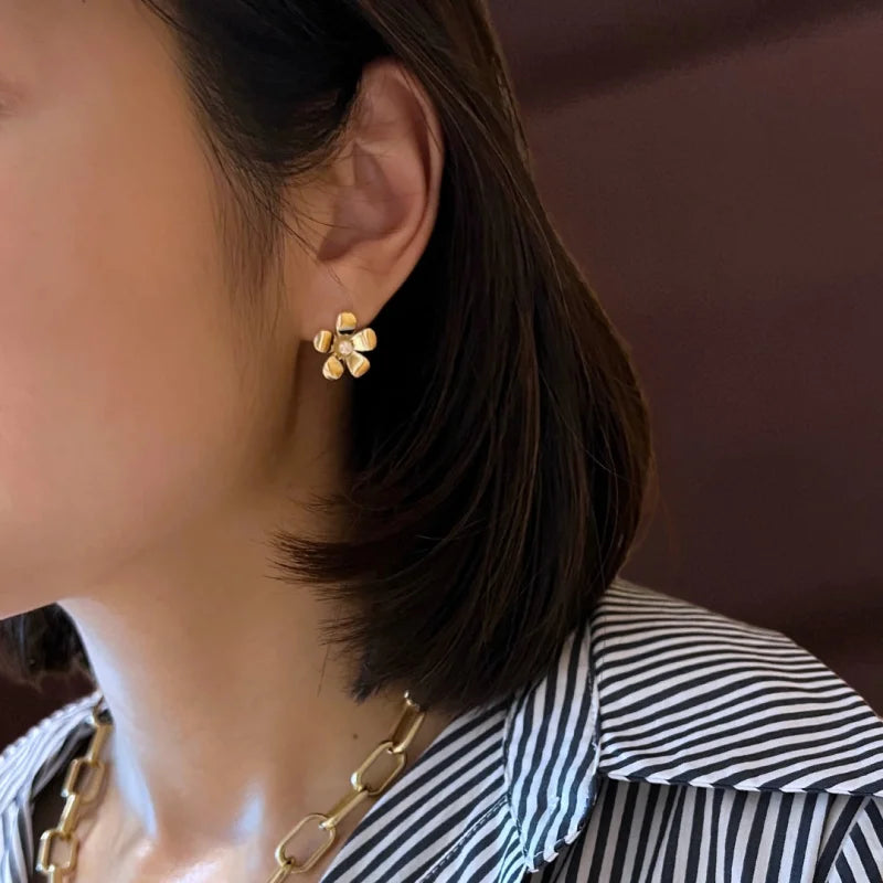 Petale | Flower Earrings with Diamond or Moissanite (Solid Gold) | Lady Estere Jewellery 14K 18K Solid Gold Lab Grown White Yellow Rose SG,