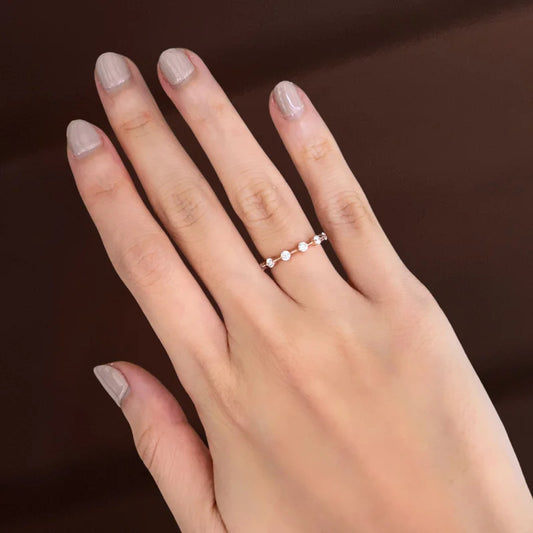 Renee | Station Ring (Solid gold) | Lady Estere Jewellery | Worldwide Shipping 14K 18K Solid Gold Lab - Grown Diamond Moissanite White