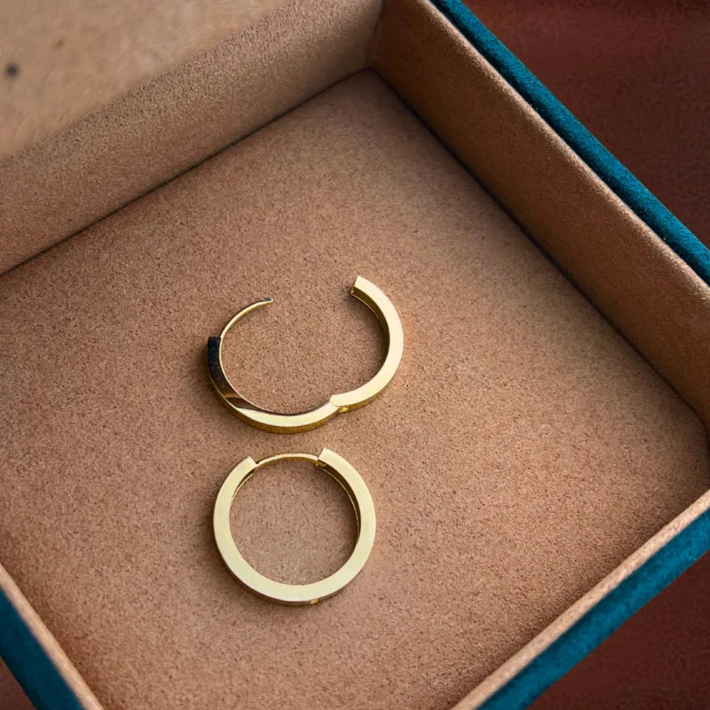 The Daily | 3mm Bold Hoop Earrings (Solid Gold) | Lady Estere Jewellery | Worldwide 14K 18K Solid Gold Lab Grown Diamond Moissanite White