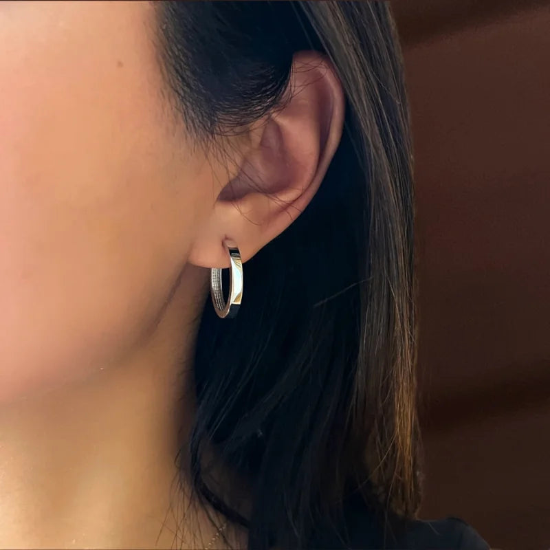 The Daily | 3mm Bold Hoop Earrings (Solid Gold) | Lady Estere Jewellery | Worldwide 14K 18K Solid Gold Lab Grown Diamond Moissanite White