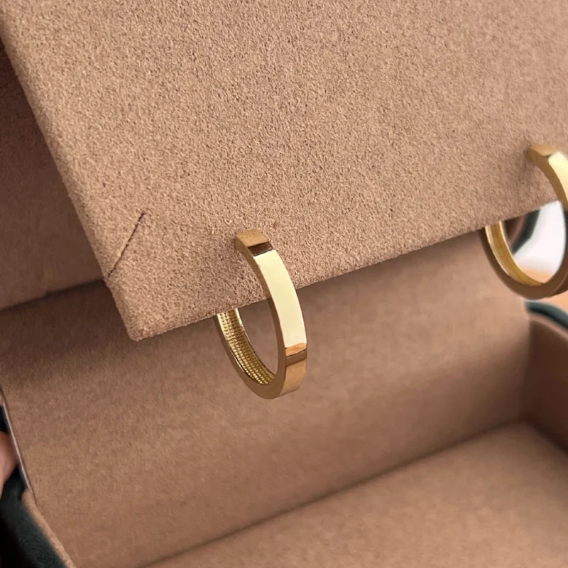 The Daily | 3mm Bold Hoop Earrings (Solid Gold) | Lady Estere Jewellery | Worldwide 14K 18K Solid Gold Lab Grown Diamond Moissanite White