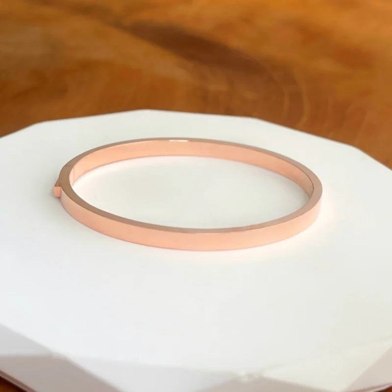 The Daily | Bangle Bracelet (Solid Gold) | Lady Estere Jewellery | Worldwide Shipping 14K 18K Solid Gold Lab Grown Diamond Moissanite White