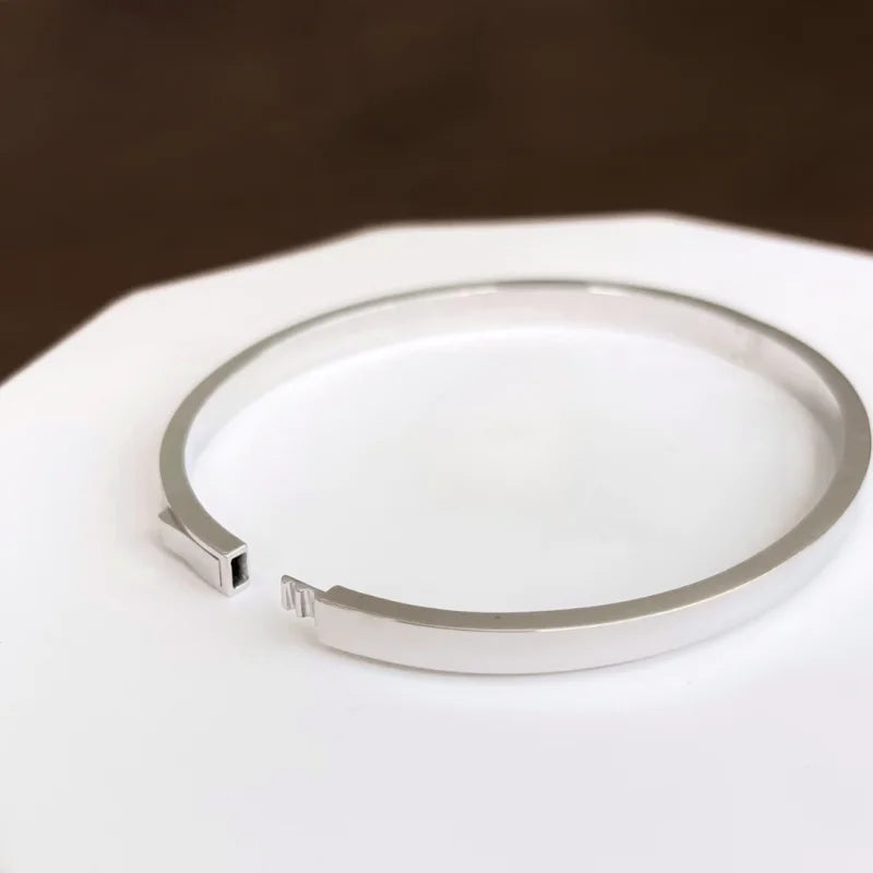 The Daily | Bangle Bracelet (Solid Gold) | Lady Estere Jewellery | Worldwide Shipping 14K 18K Solid Gold Lab Grown Diamond Moissanite White