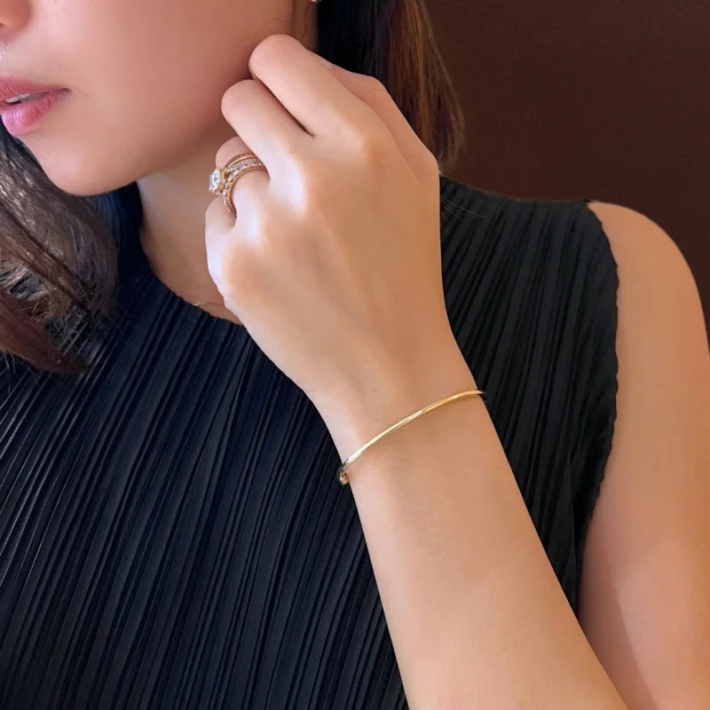 The Mini | Skinny Plain Bangle Bracelet (Solid Gold) | Lady Estere Jewellery | Worldwide 14K 18K Solid Gold Lab Grown Diamond Moissanite