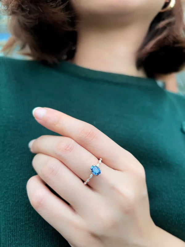 Vintage Oval Sapphire Ring (Solid gold) | Lady Estere Jewellery | Worldwide Shipping 14K 18K Solid Gold Lab-Grown Diamond Moissanite White