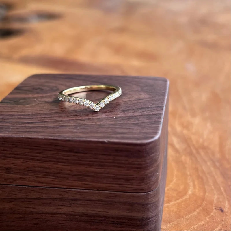 Wedding Band | Chevron Diamond (Solid gold) | Lady Estere Jewellery | Worldwide 14K 18K Solid Gold Lab Grown Moissanite White Yellow Rose