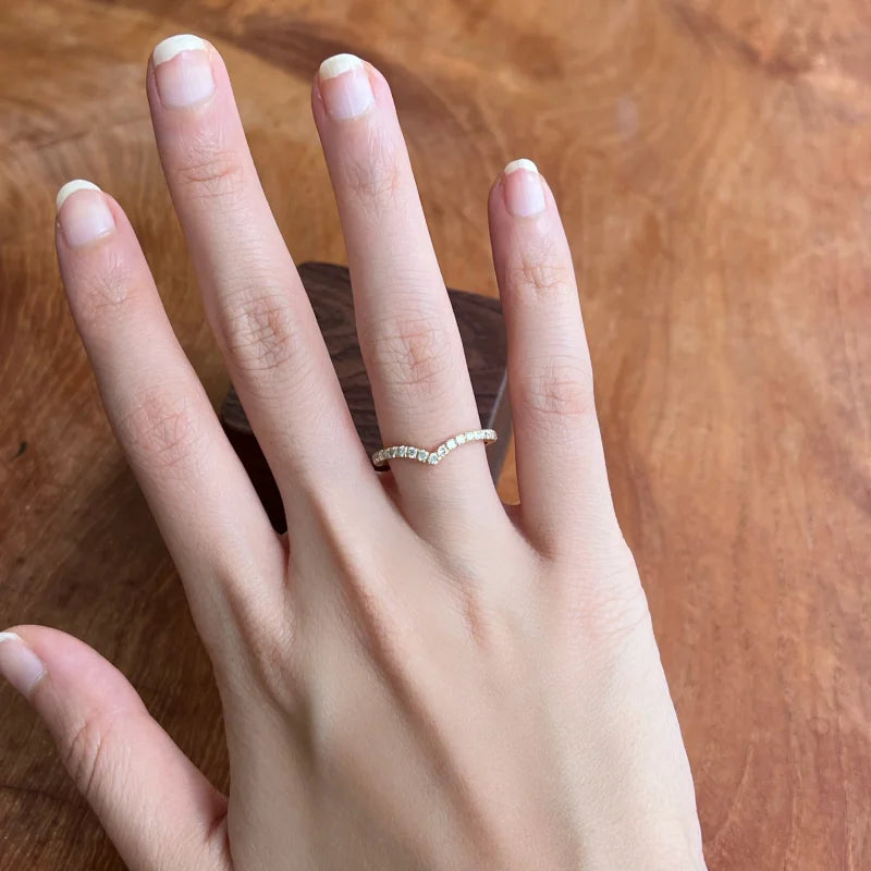 Wedding Band | Chevron Diamond (Solid gold) | Lady Estere Jewellery | Worldwide 14K 18K Solid Gold Lab Grown Moissanite White Yellow Rose