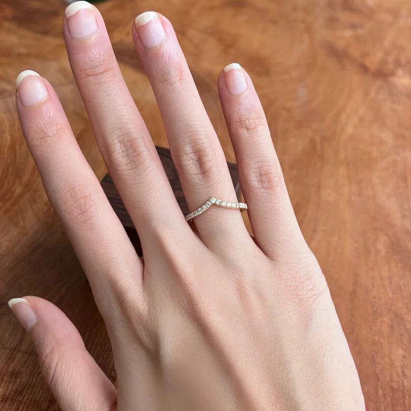 Wedding Band | Chevron Diamond (Solid gold) | Lady Estere Jewellery | Worldwide 14K 18K Solid Gold Lab Grown Moissanite White Yellow Rose