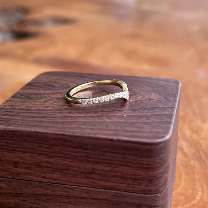 Wedding Band | Chevron Diamond (Solid gold) | Lady Estere Jewellery | Worldwide 14K 18K Solid Gold Lab Grown Moissanite White Yellow Rose