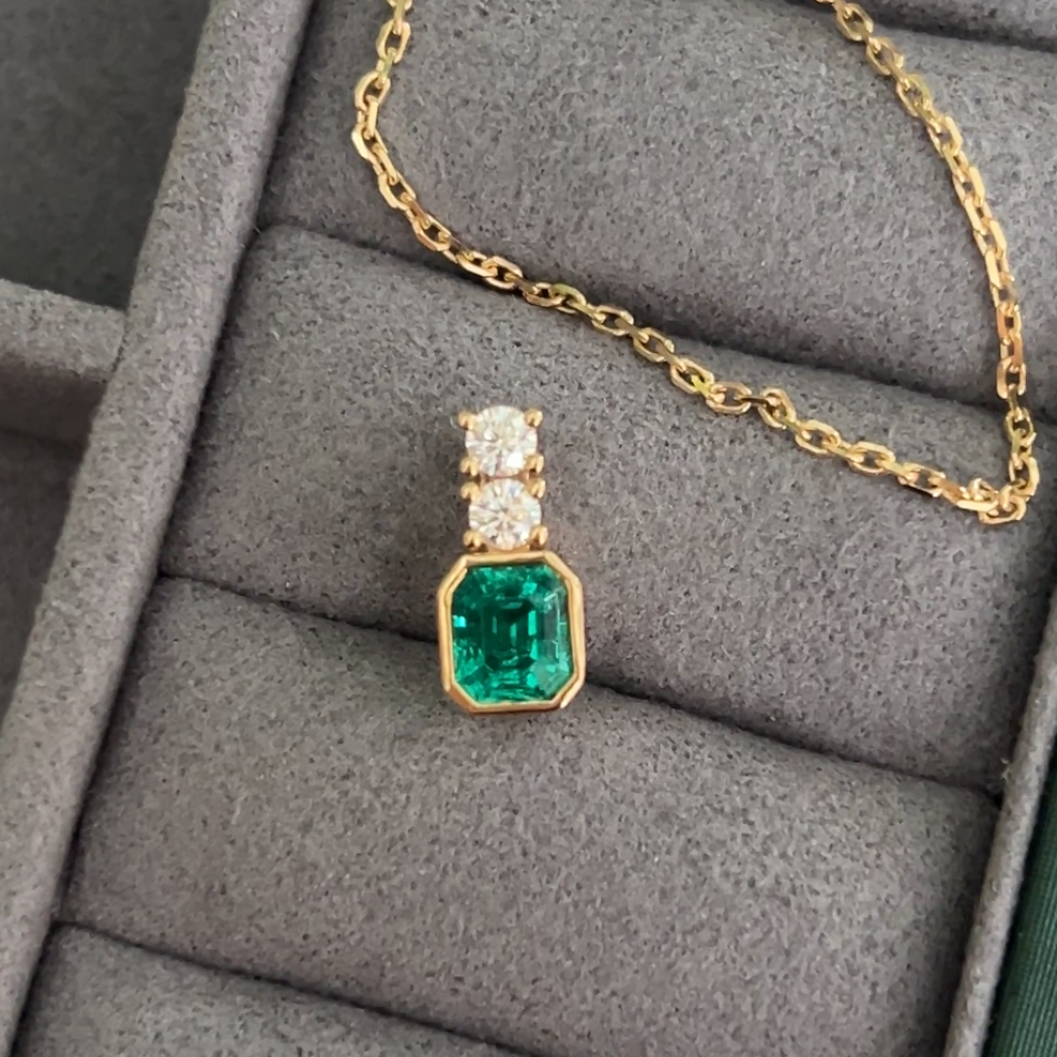 Verde | Columbian Emerald Pendant (Solid Gold)