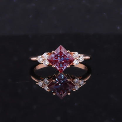 Alexandrite Princess Cut Diamond Ring (Solid gold) | Lady Estere Jewellery | Worldwide 14K 18K Solid Gold Lab-Grown Moissanite White Yellow