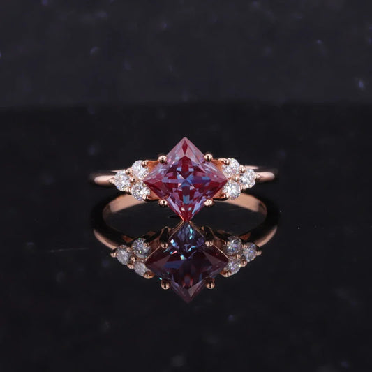 Alexandrite Princess Cut Diamond Ring (Solid gold) | Lady Estere Jewellery | Worldwide 14K 18K Solid Gold Lab-Grown Moissanite White Yellow