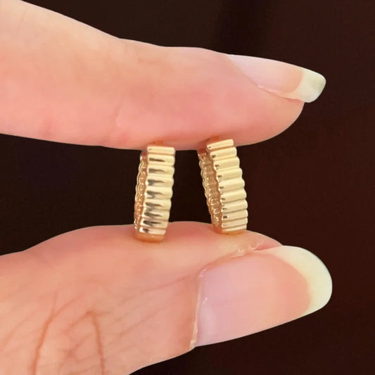 Barre | Fluted Hoop Earrings (Solid Gold) | Lady Estere Jewellery | Worldwide Shipping 14K 18K Solid Gold Lab-Grown Diamond Moissanite
