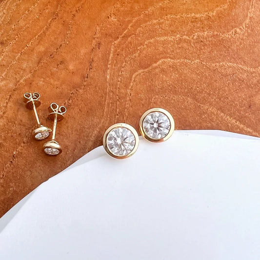 Bezel | Knife Edge Round Cut Earring Studs (Solid gold) | Lady Estere Jewellery | 14K 18K Solid Gold Lab-Grown Diamond Moissanite White