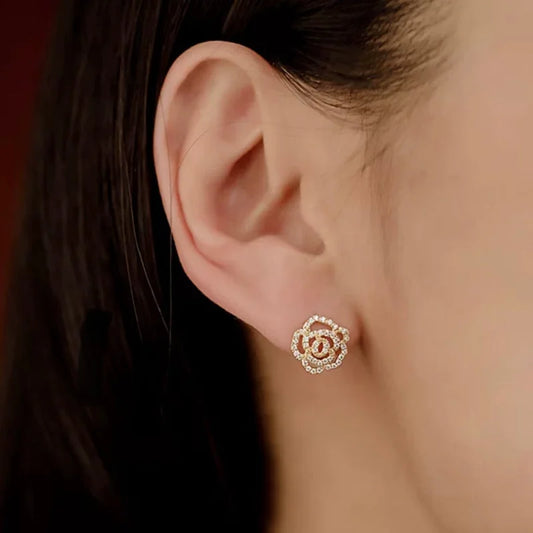 Bloom | Pave Floral Hoops (Solid gold) | Lady Estere Jewellery | Worldwide Shipping 14K 18K Solid Gold Lab-Grown Diamond Moissanite White
