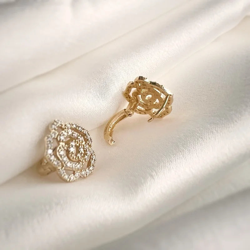 Bloom | Pave Floral Hoops (Solid gold) Lady Estere Jewellery Worldwide Shipping 14K 18K Solid Gold Lab - Grown Diamond Moissanite White