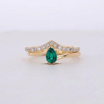 Emerald pear cut engagement ring | Lady Estere Jewellery | Worldwide Shipping 14K 18K Solid Gold Lab-Grown Diamond Moissanite White Yellow