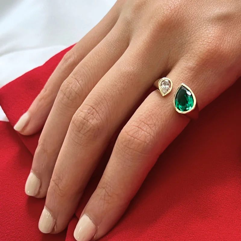 ICON | Emerald Toi Et Moi Bezel Statement RIng (Solid gold) | Lady Estere Jewellery 14K 18K Solid Gold Lab-Grown Diamond Moissanite White