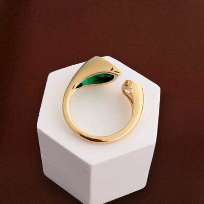 ICON | Emerald Toi Et Moi Bezel Statement RIng (Solid gold) | Lady Estere Jewellery 14K 18K Solid Gold Lab-Grown Diamond Moissanite White