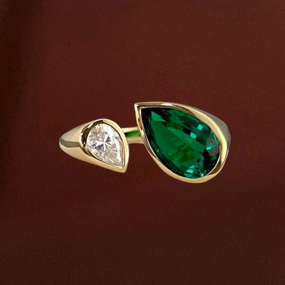 ICON | Emerald Toi Et Moi Bezel Statement RIng (Solid gold) | Lady Estere Jewellery 14K 18K Solid Gold Lab-Grown Diamond Moissanite White