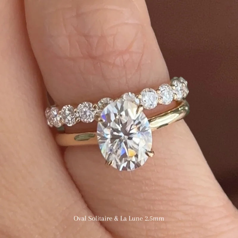 Oval | Classic Solitaire Engagement Ring (Solid Gold) | Lady Estere Jewellery | Worldwide 14K 18K Solid Gold Lab-Grown Diamond Moissanite