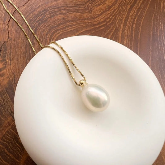 Peru | Pearl Pendant Box Chain Necklace | Lady Estere Jewellery | Worldwide Shipping 14K 18K Solid Gold Lab-Grown Diamond Moissanite White