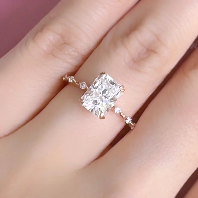 Radiant Cut Solitaire Ring (Solid gold) | Lady Estere Jewellery | Worldwide Shipping 14K 18K Solid Gold Lab-Grown Diamond Moissanite White