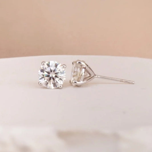 White moissanite 2025