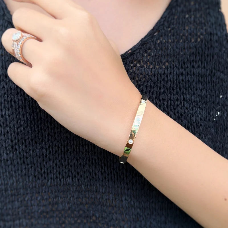 Gold 2025 oval bangle